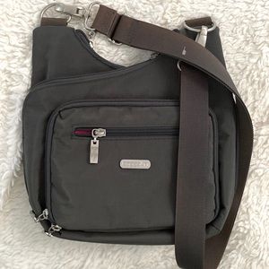 Baggallini Cross City Multipocket/zipper Bag